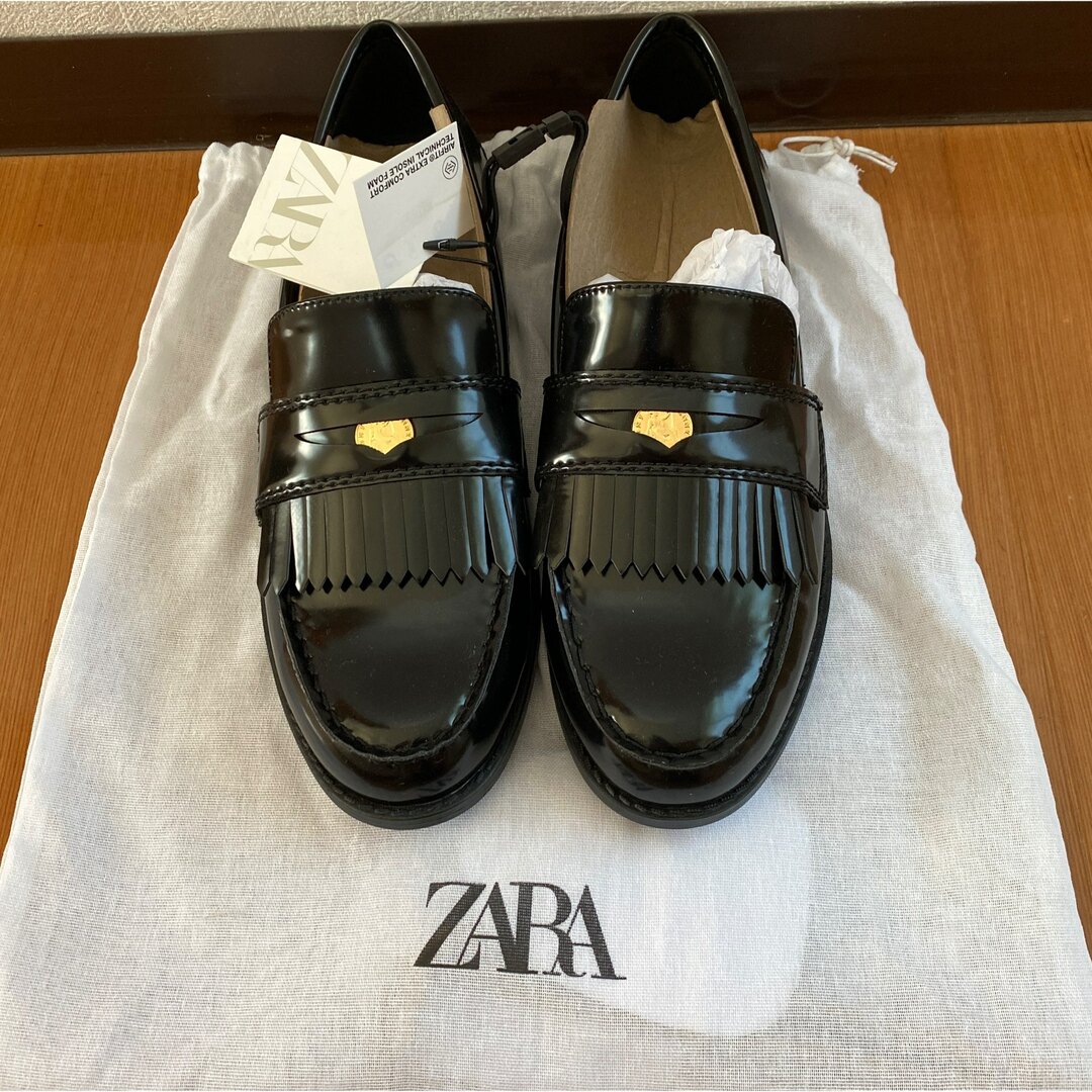 ZARA フラットローファーメタルディテール