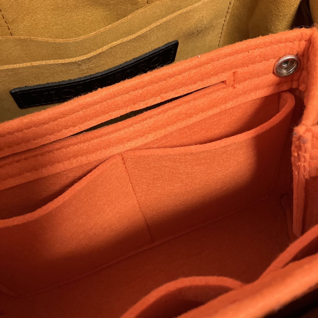 VIOLAd'ORO(ヴィオラドーロ)の美品　希少カラー　violad'oroヴィオラドーロ トートバッグ　M レディースのバッグ(トートバッグ)の商品写真