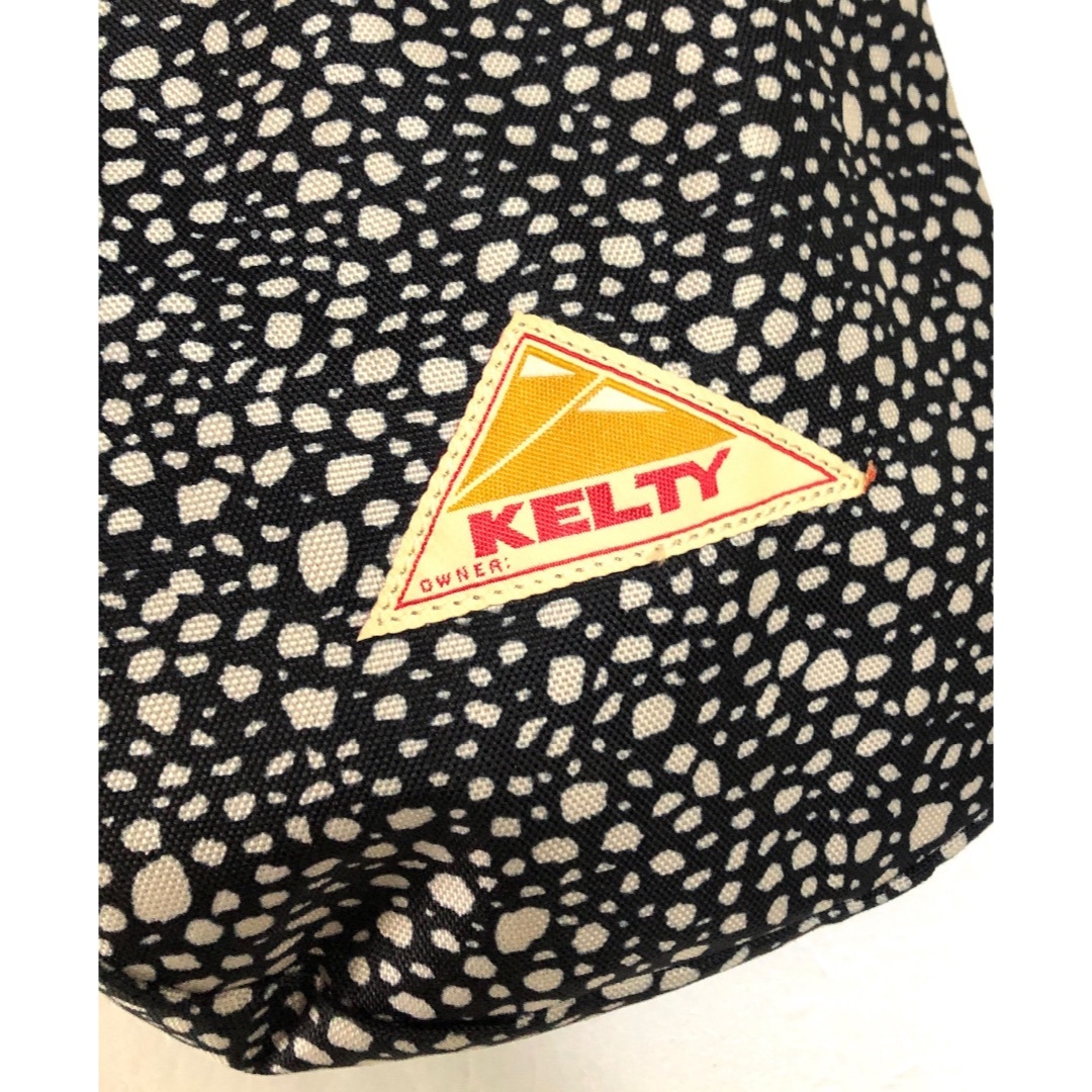 KELTY(ケルティ)のKELTY ケルティ ショルダーバッグ 23091311 総柄 巾着　白黒　モノ レディースのバッグ(ショルダーバッグ)の商品写真