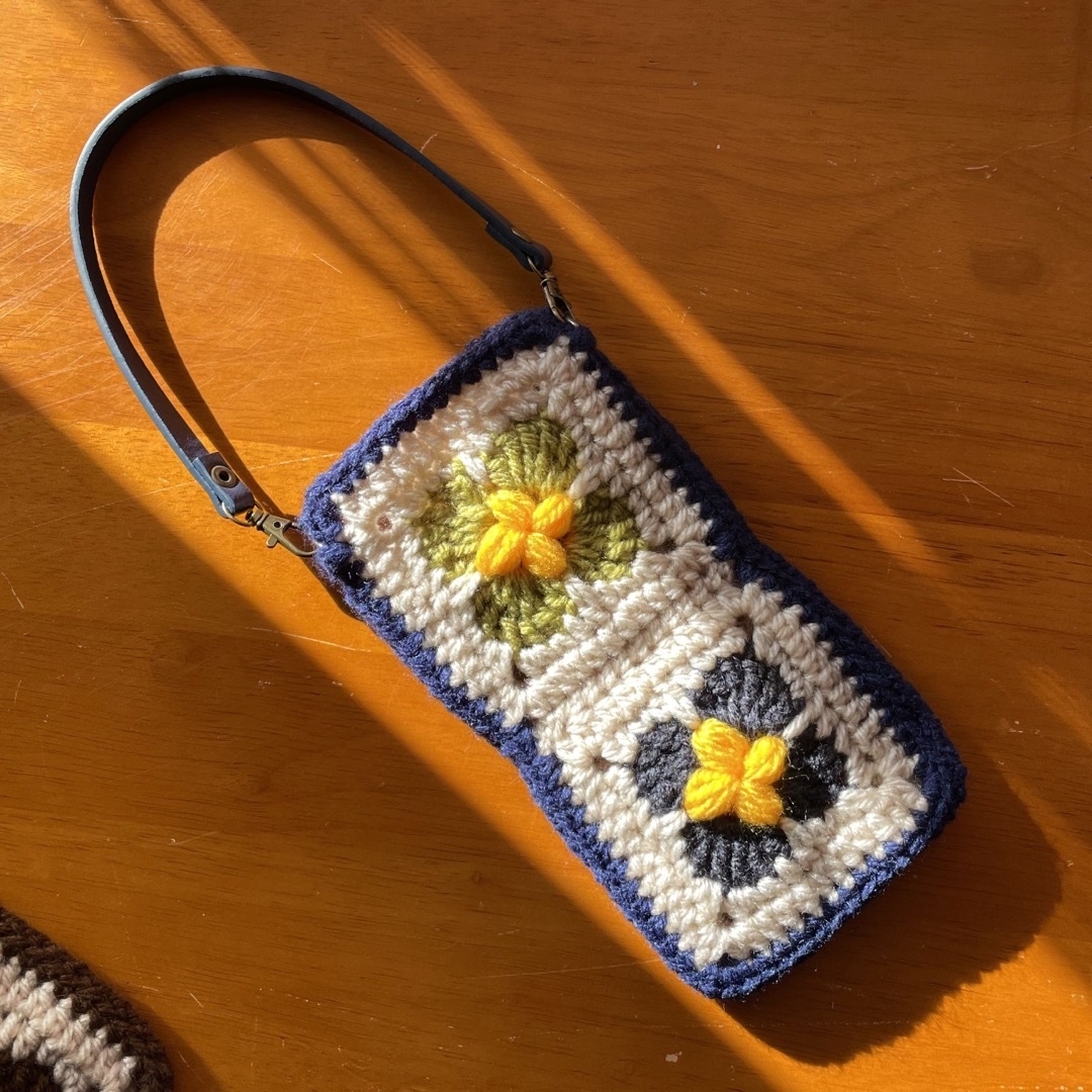 モチーフ編み　バッグ　毛糸　ハンドメイド ハンドメイドのファッション小物(バッグ)の商品写真