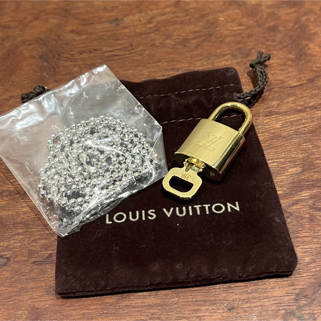 ルイヴィトン パドロック ネックレス　ボールチェーン　南京錠カギあり 未使用品　 | フリマアプリ ラクマ