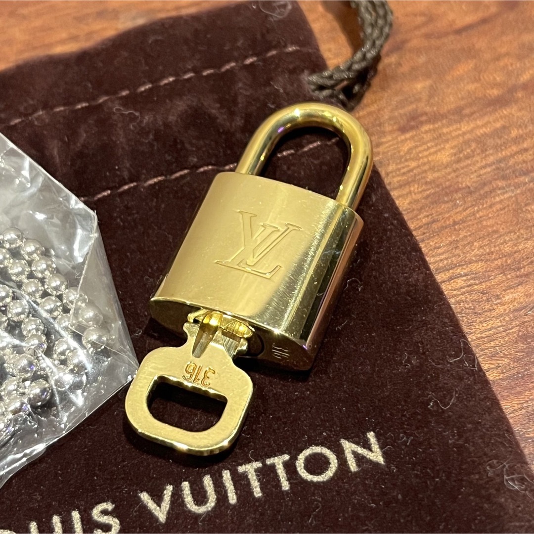 LOUIS VUITTON ルイヴィトン　未使用　鍵　パドロック