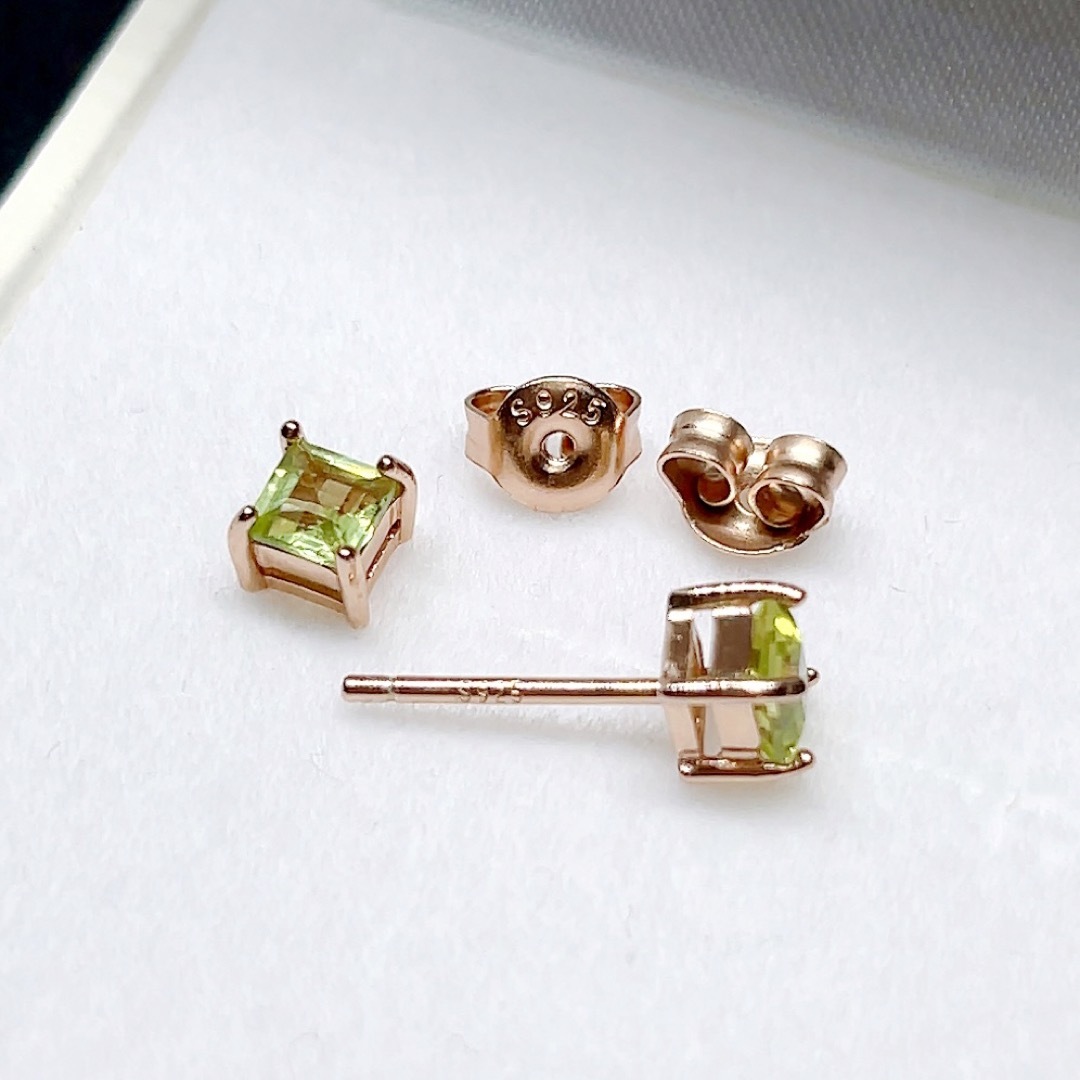 天然ペリドット ピアス スクエア 4mm 8月誕生石 K18RGP 18金コートの