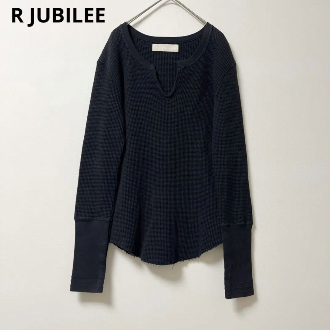 R JUBILEE(アールジュビリー)のR JUBILEE トップス　レディース　カットソー　サーマル　キーネック　黒 レディースのトップス(カットソー(長袖/七分))の商品写真