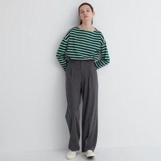 ユニクロ(UNIQLO)のUNIQLO ユニクロ　ダブルタックワイドパンツ(カジュアルパンツ)