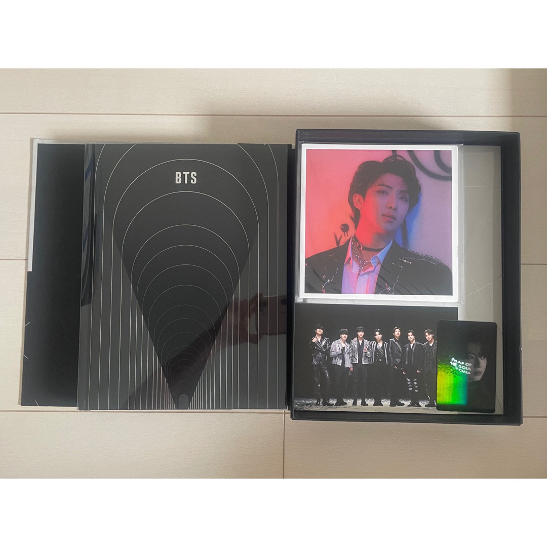 防弾少年団(BTS)(ボウダンショウネンダン)のBTS MAP OF THE SOUL ON:E PHOTO BOOK エンタメ/ホビーのタレントグッズ(アイドルグッズ)の商品写真