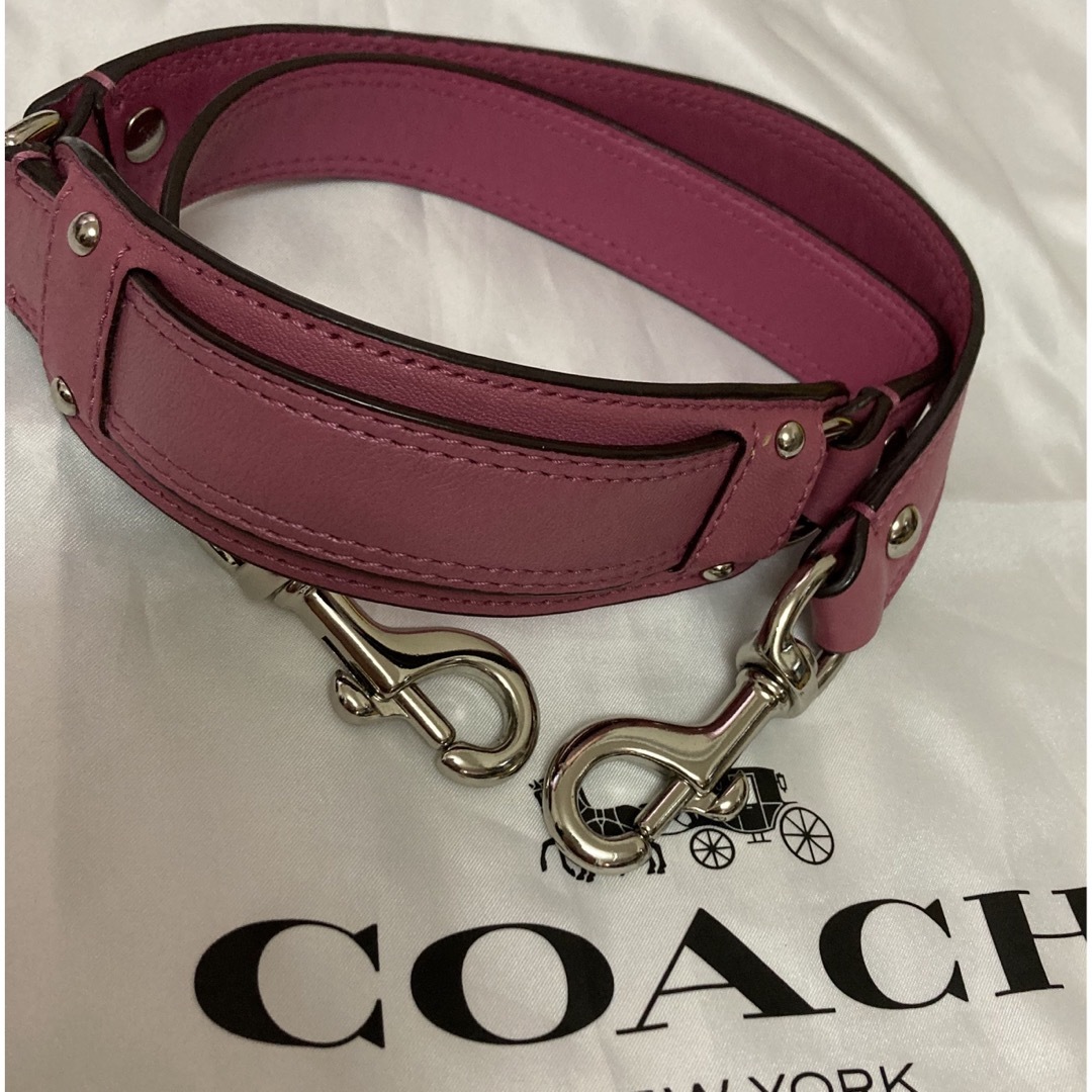 COACH(コーチ)のcoach ショルダーストラップ　ピンクxシルバー レディースのバッグ(ショルダーバッグ)の商品写真