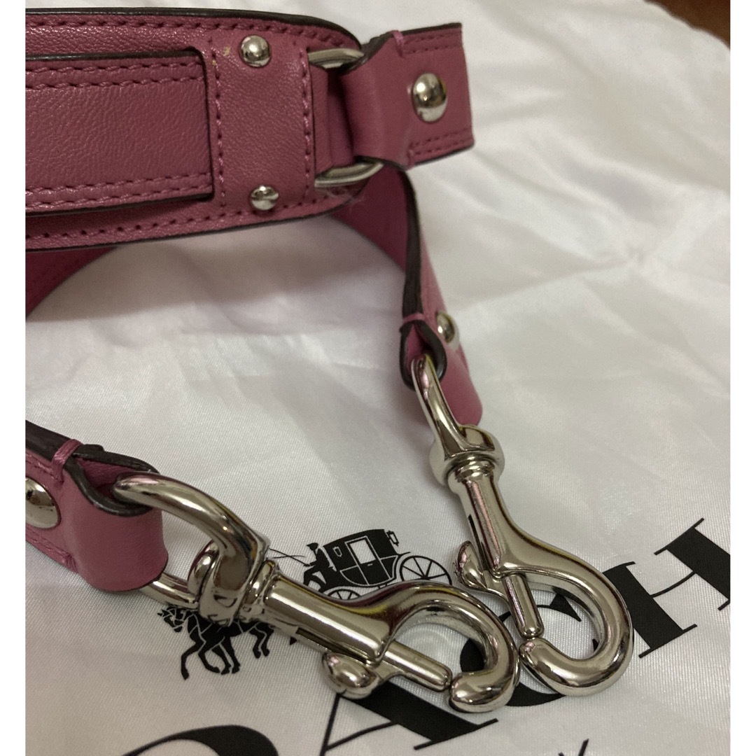 COACH(コーチ)のcoach ショルダーストラップ　ピンクxシルバー レディースのバッグ(ショルダーバッグ)の商品写真