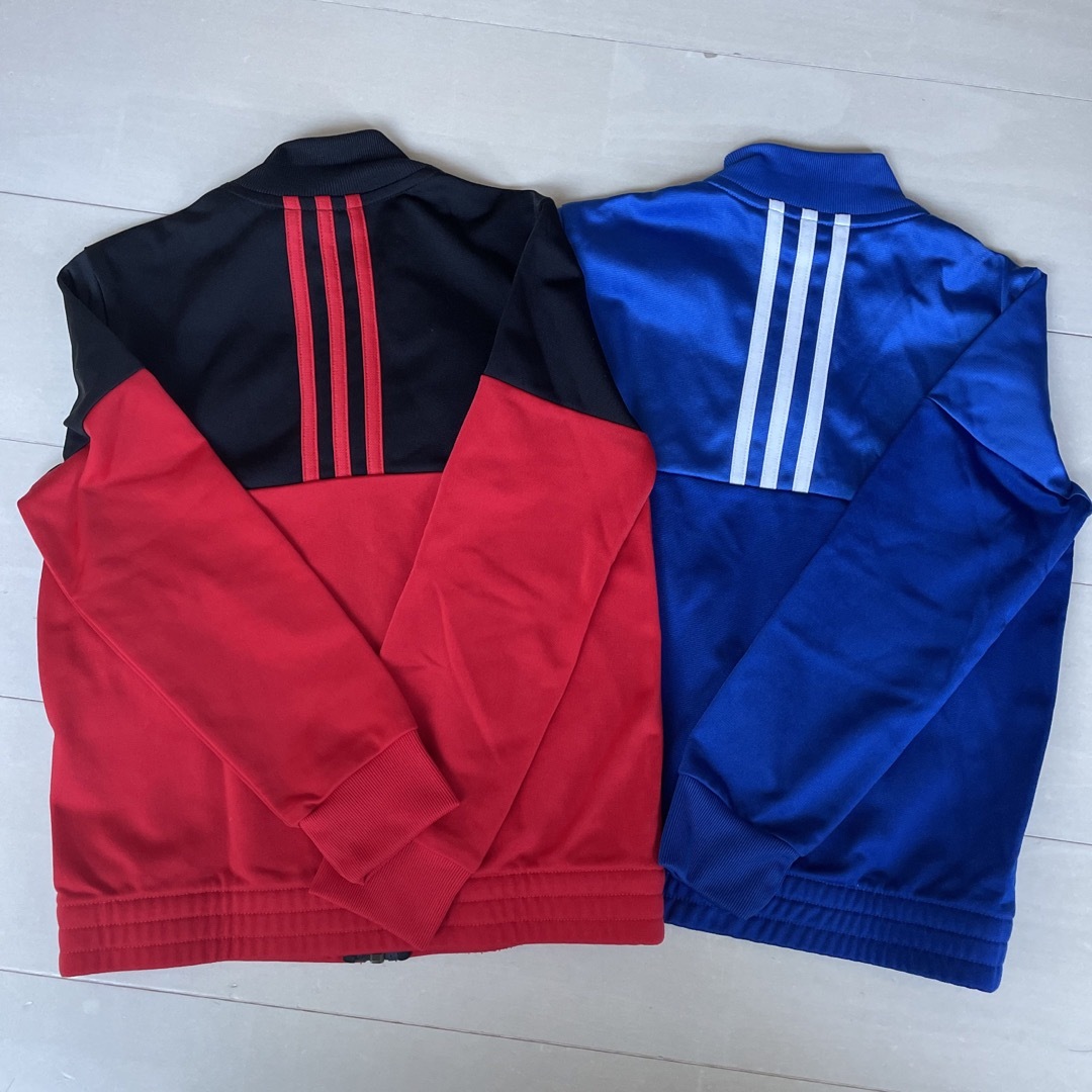 adidas(アディダス)のみかん3407様専用　adidas ジャージ上着　120  レッド&ブルーセット キッズ/ベビー/マタニティのキッズ服男の子用(90cm~)(ジャケット/上着)の商品写真