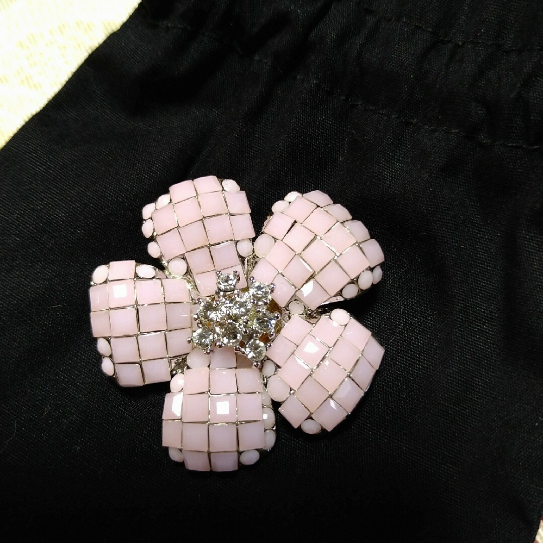 少し豊富な贈り物 【美品】フォクシー ピンク フラワーブローチ 少し豊富な贈り物 【美品】フォクシー ピンク フラワーブローチ