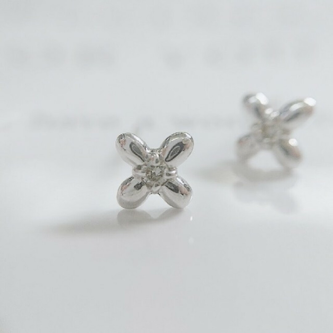 新品】K18WGダイヤピアス フラワー - ピアス