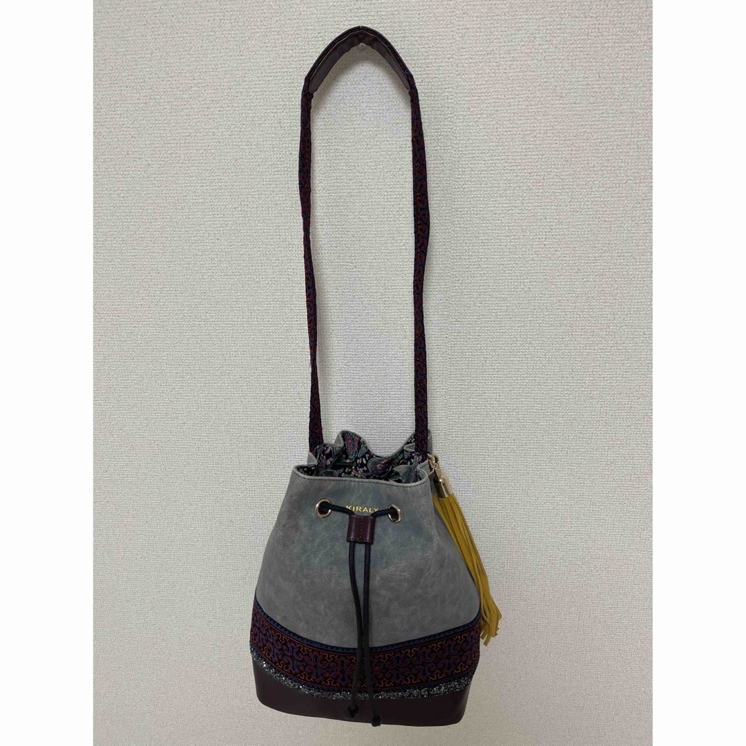 KIRALY(キラリー)のKIRALY  キラリー　フリンジ付きバッグ レディースのバッグ(ショルダーバッグ)の商品写真