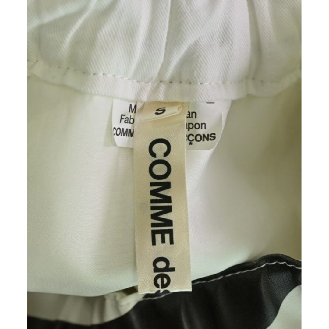 COMME des GARCONS(コムデギャルソン)のCOMME des GARCONS ひざ丈スカート S 白x黒(総柄) 【古着】【中古】 レディースのスカート(ひざ丈スカート)の商品写真