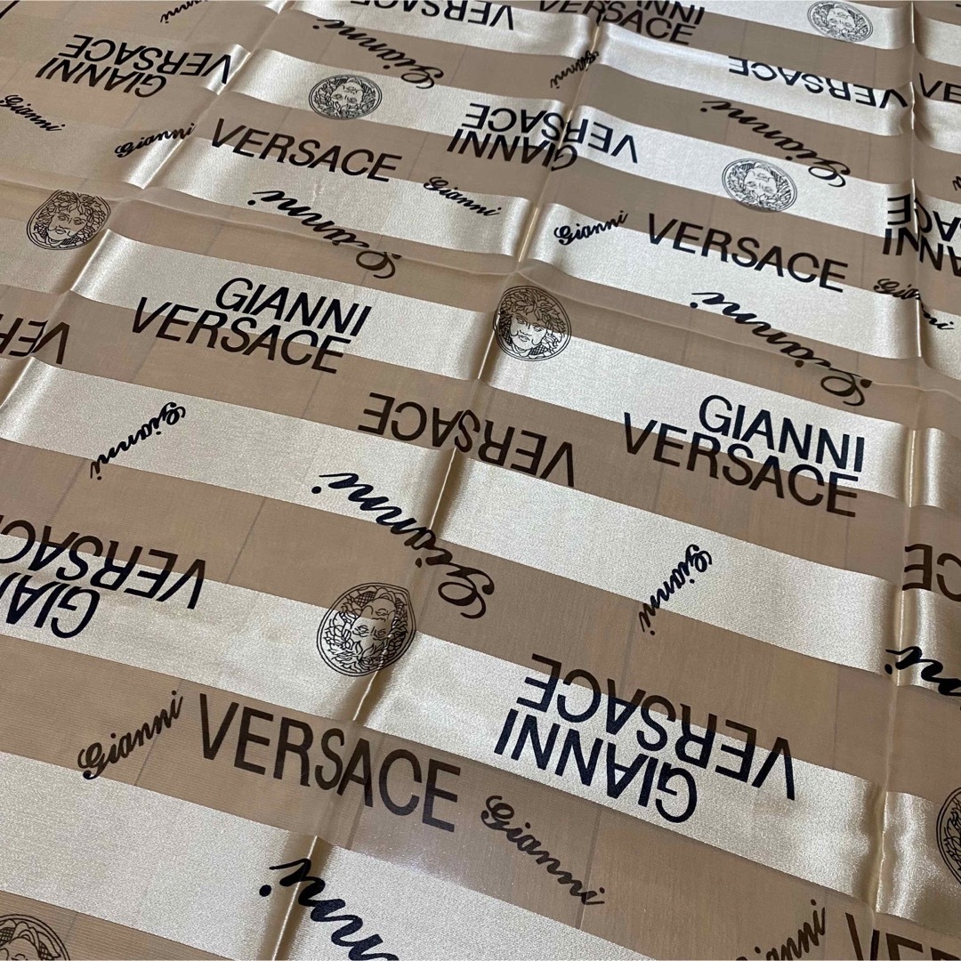 GIANNI VERSACE ヴェルサーチ スカーフ シルバー 大判