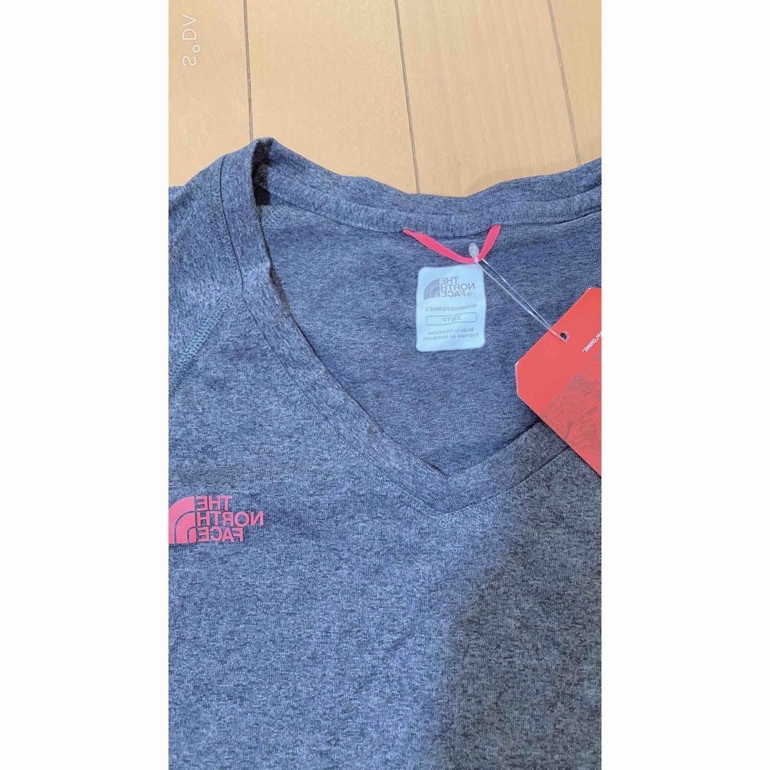 THE NORTH FACE(ザノースフェイス)のノースフェイスのTシャツ　グレー　XS 新品 メンズのトップス(Tシャツ/カットソー(半袖/袖なし))の商品写真