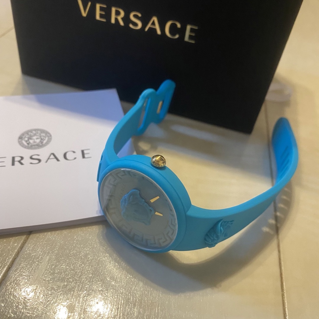 VERSACE(ヴェルサーチ)のVERSACE メドゥーサポップウォッチ　腕時計　ターコイズ レディースのファッション小物(腕時計)の商品写真