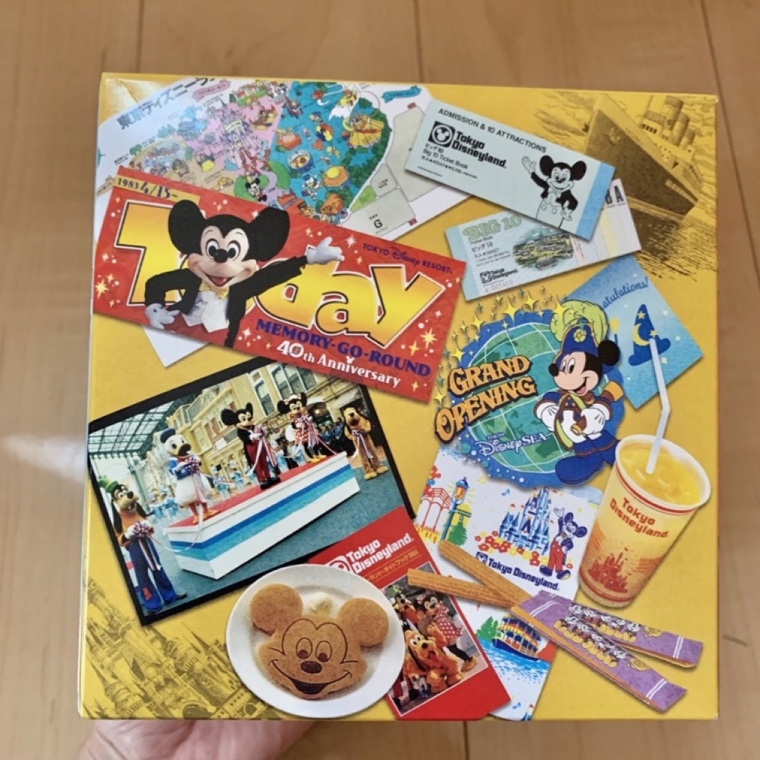 Disney(ディズニー)の新品 ディズニーランド 40周年 キュービックチョコクランチ 空箱 レトロ 昔 エンタメ/ホビーのおもちゃ/ぬいぐるみ(キャラクターグッズ)の商品写真