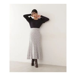 ジルバイジルスチュアート(JILL by JILLSTUART)のラッフルニット&ビッグフラワーカットワークスカートセット(ロングワンピース/マキシワンピース)