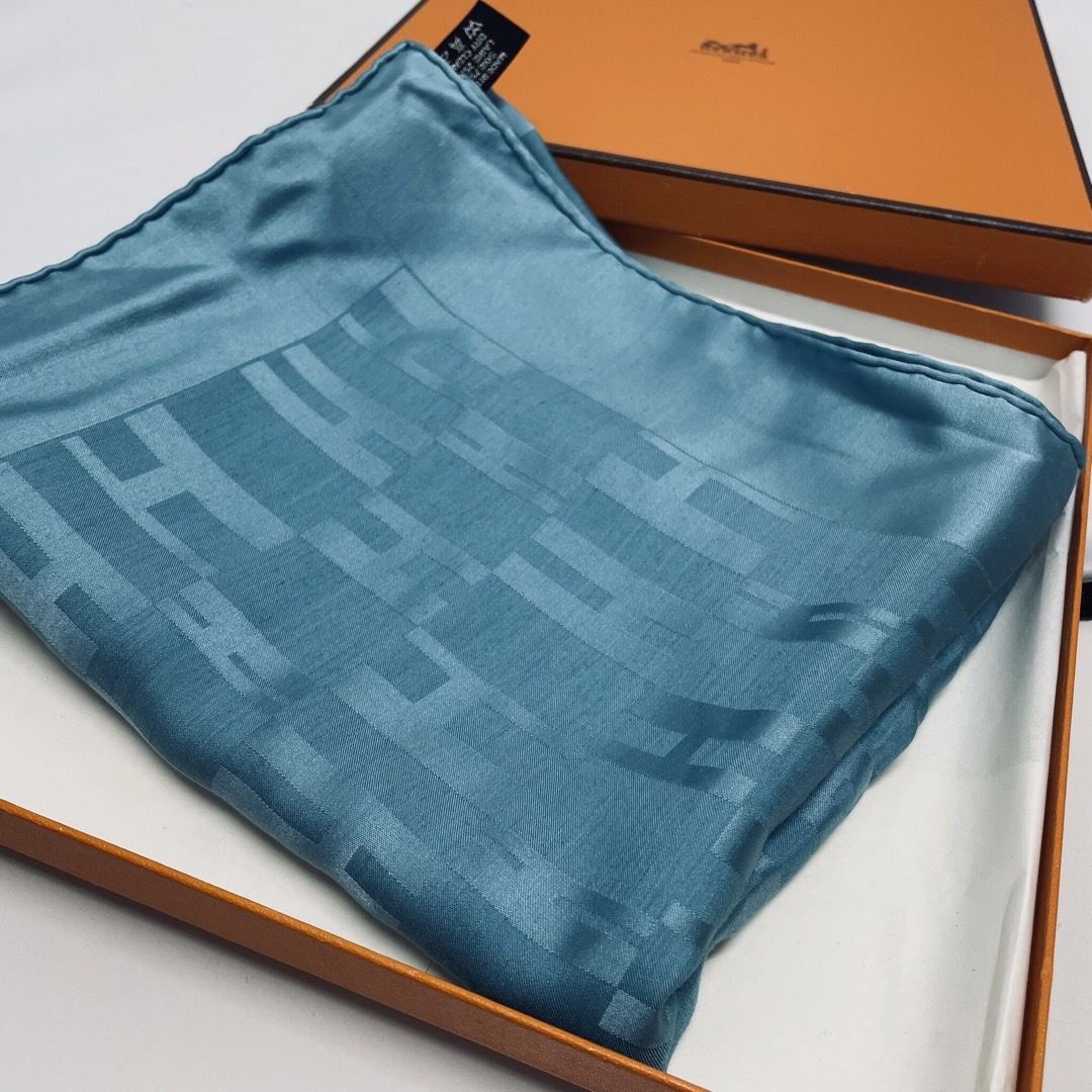 エルメス 大判ストール H柄 Hロゴ GRAND H シルク ウール 水色系 エルメス 大判ストール H柄 Hロゴ GRAND H シルク ウール 水色系
