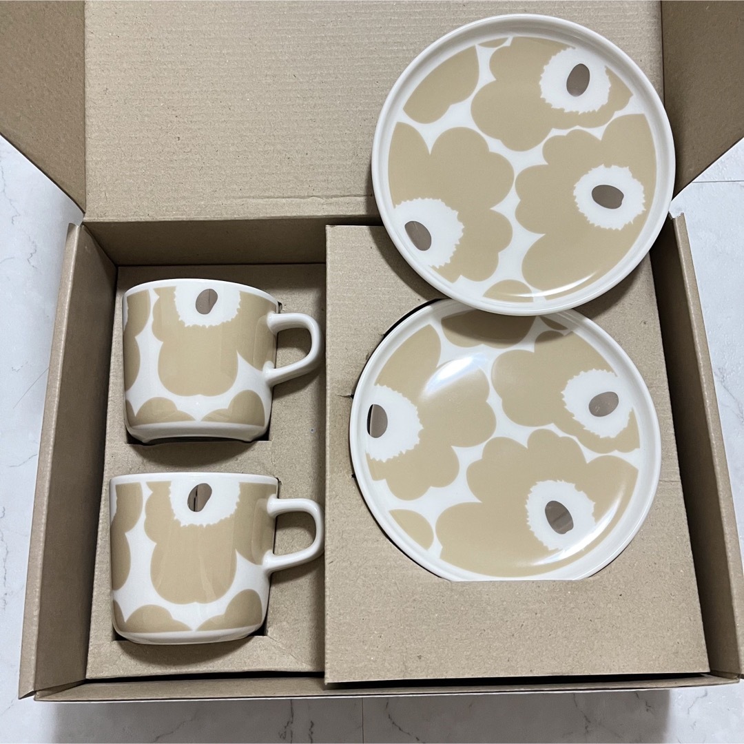 新品　マリメッコ marimekko マグカップ　ペア　2点セット　プレート