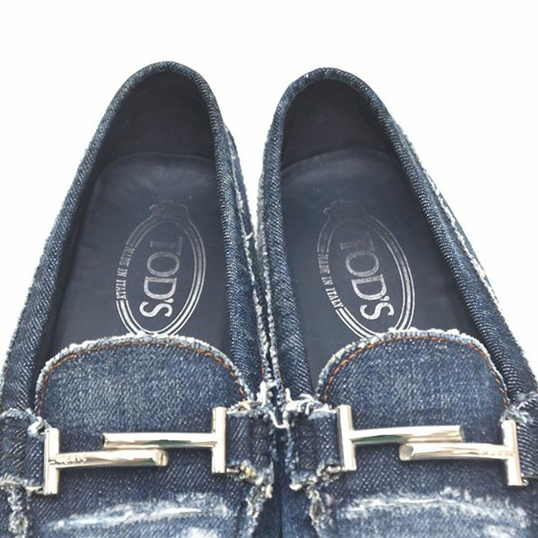 TOD'S(トッズ)のトッズ Tロゴ バックル ダメージデニム ローファー 36.5(約23.5cm) レディースの靴/シューズ(ローファー/革靴)の商品写真