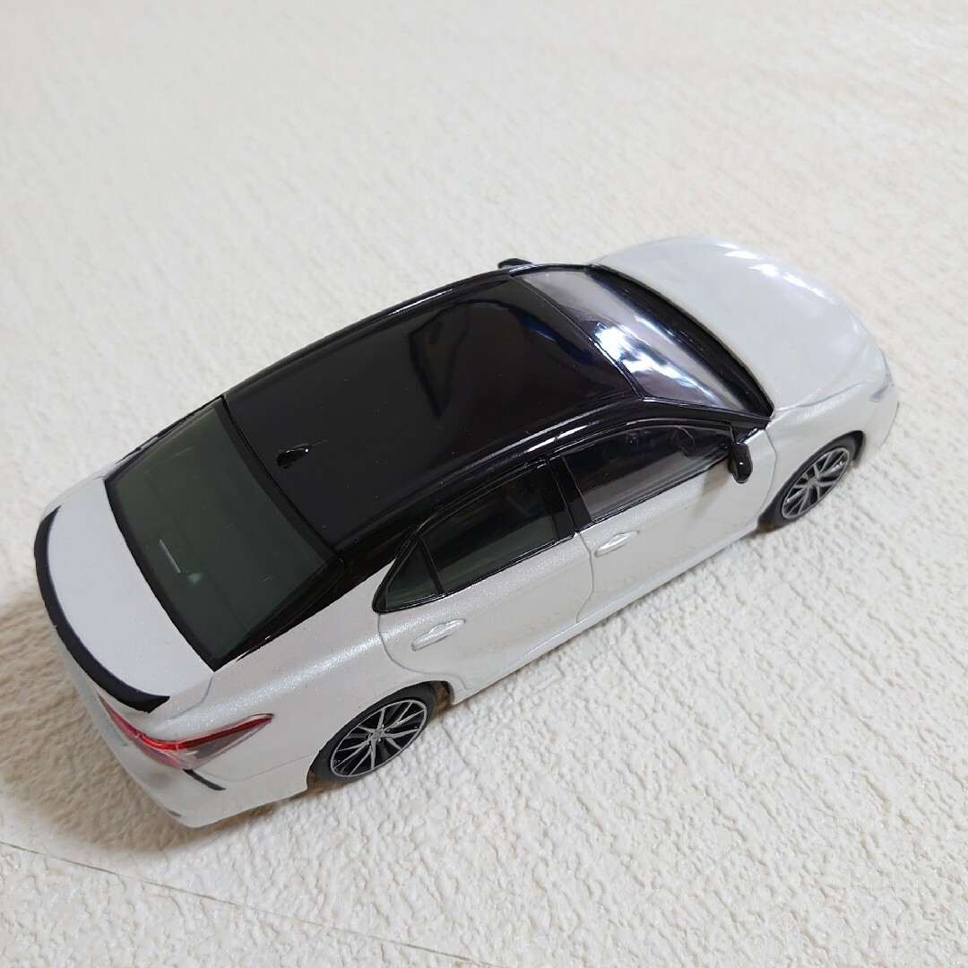 トヨタ(トヨタ)の【非売品】TOYOTA CAMRY(トヨタ カムリ）1/30スケール エンタメ/ホビーのおもちゃ/ぬいぐるみ(模型/プラモデル)の商品写真