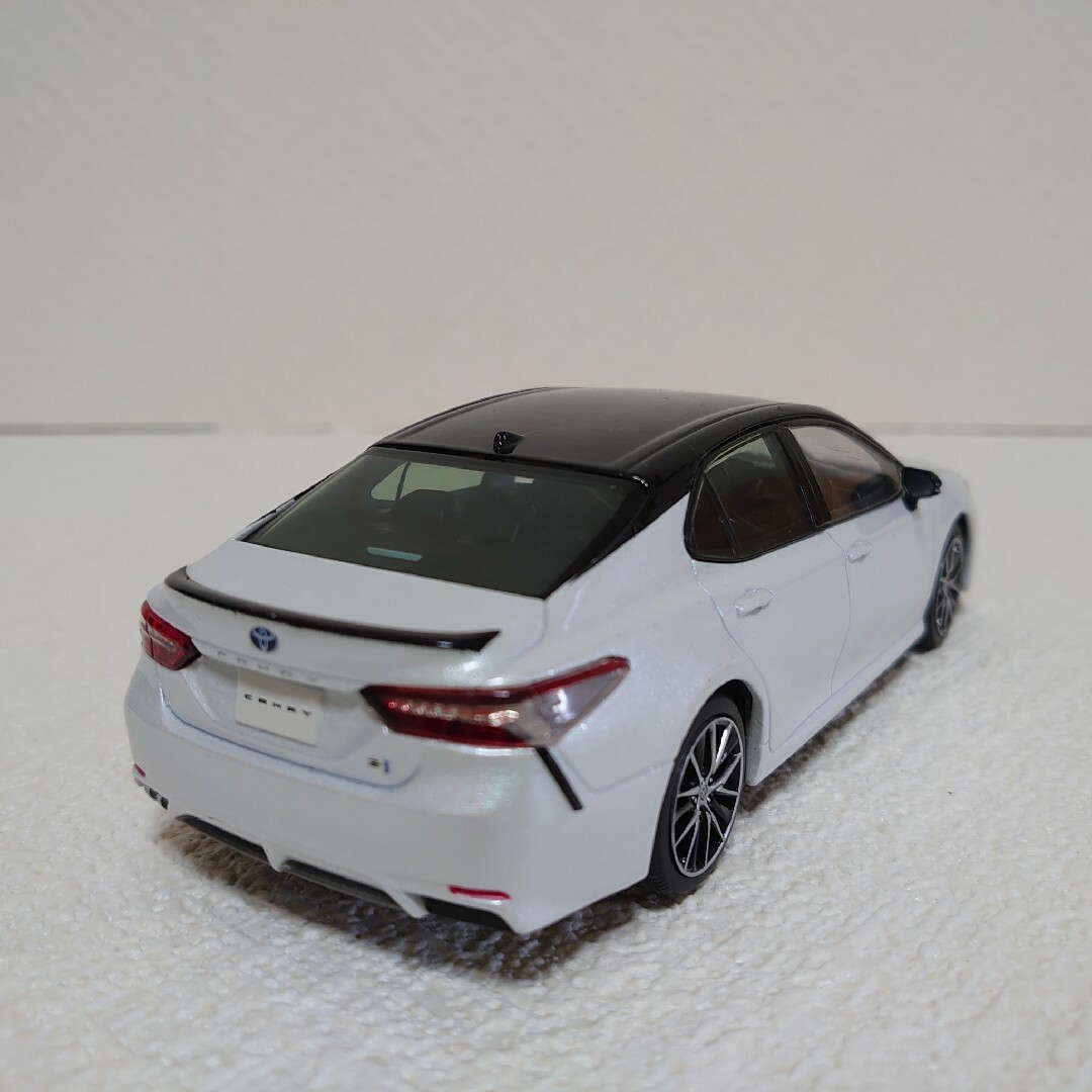 トヨタ(トヨタ)の【非売品】TOYOTA CAMRY(トヨタ カムリ）1/30スケール エンタメ/ホビーのおもちゃ/ぬいぐるみ(模型/プラモデル)の商品写真