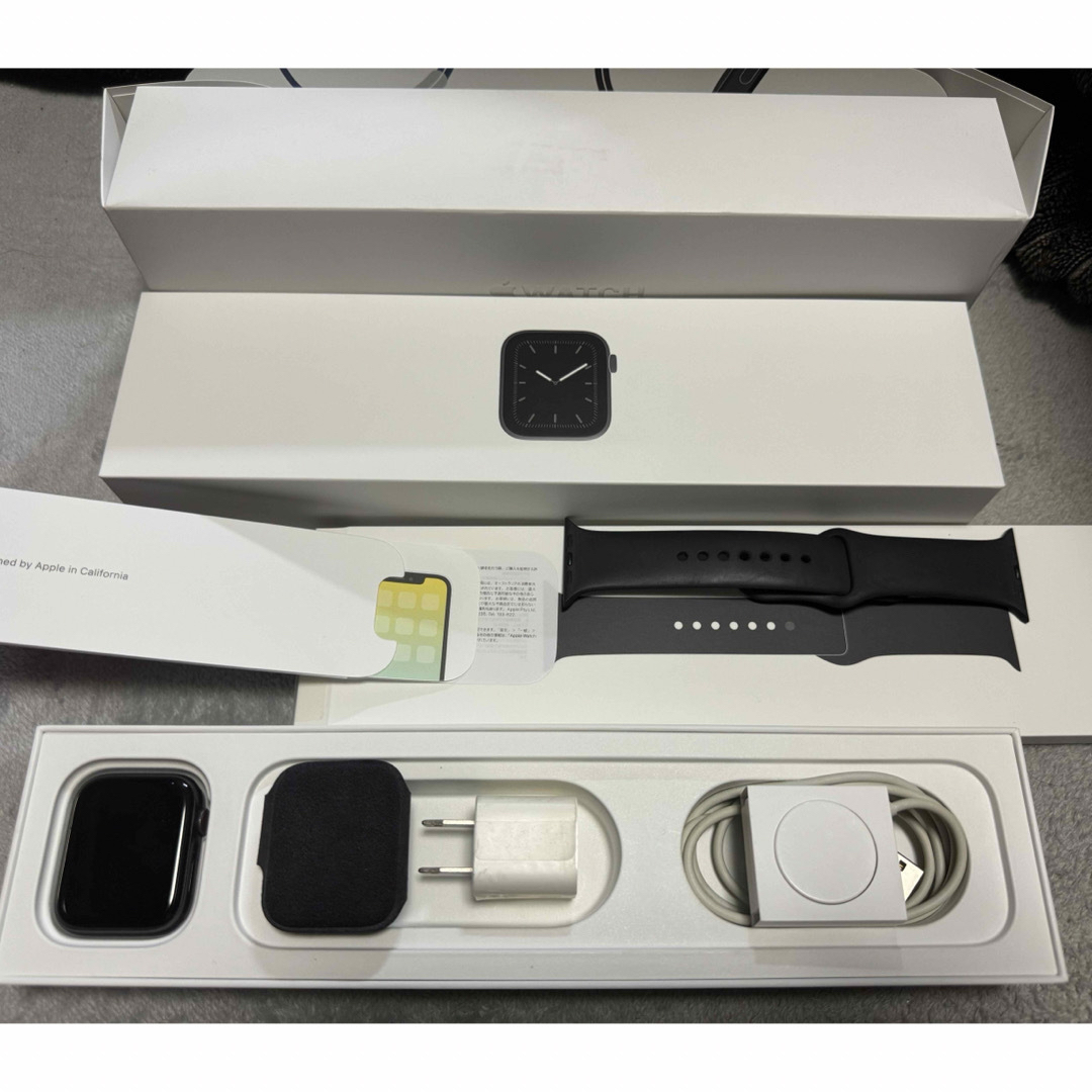アップル Apple Watch5 グレイアルミニウム