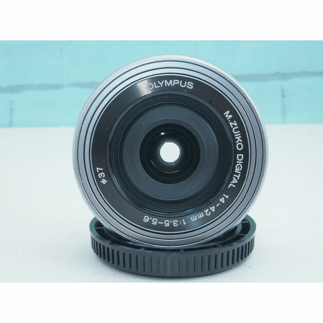 OLYMPUS(オリンパス)の❤️OLYMPUS パンケーキズームレンズ❤️14-42mm EZ❤️L6303 スマホ/家電/カメラのカメラ(レンズ(ズーム))の商品写真