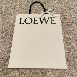 ロエベ(LOEWE)の【美品】ロエベ　ショップ袋　大　ショッパー　リボン付き(ショップ袋)