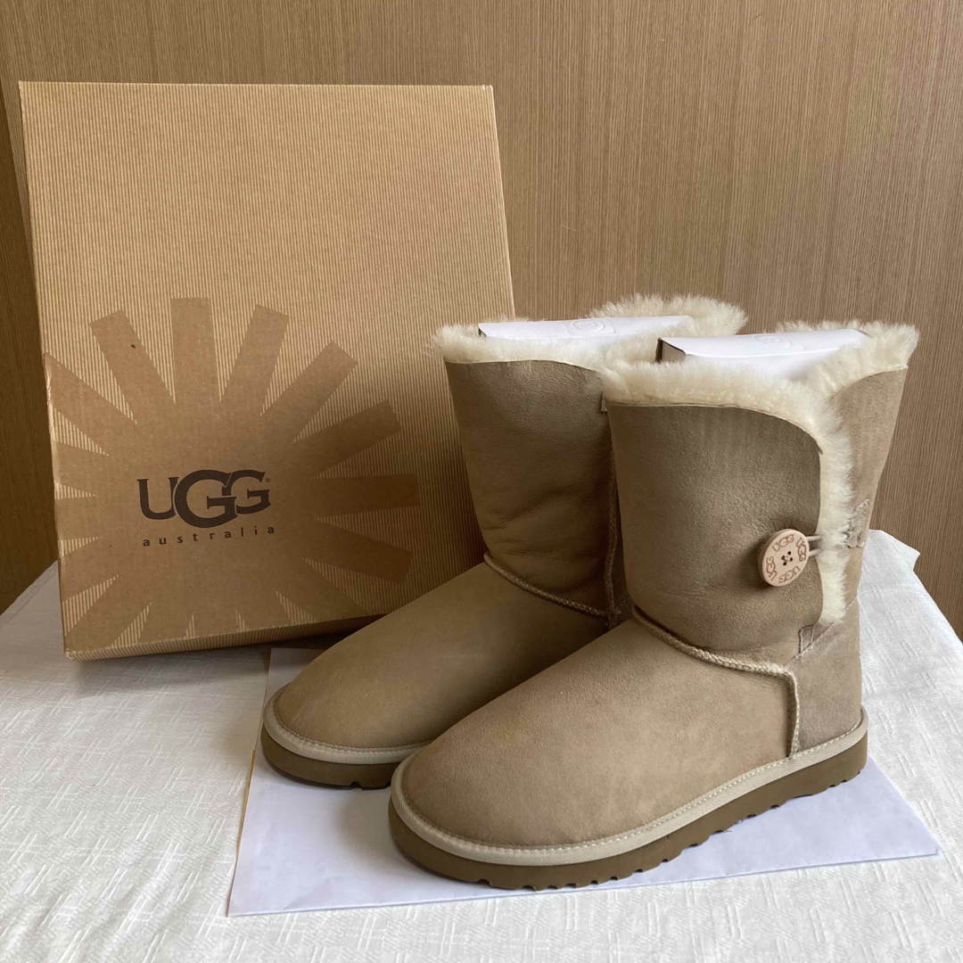 新品　UGG　ムートンブーツ