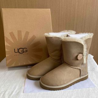 UGG   UGG アグ ムートンブーツ ミドル ベージュ ㎝ 新品未使用の