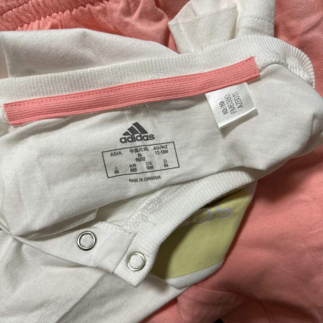 adidas(アディダス)のベビー adidas セットアップ キッズ/ベビー/マタニティのベビー服(~85cm)(Ｔシャツ)の商品写真