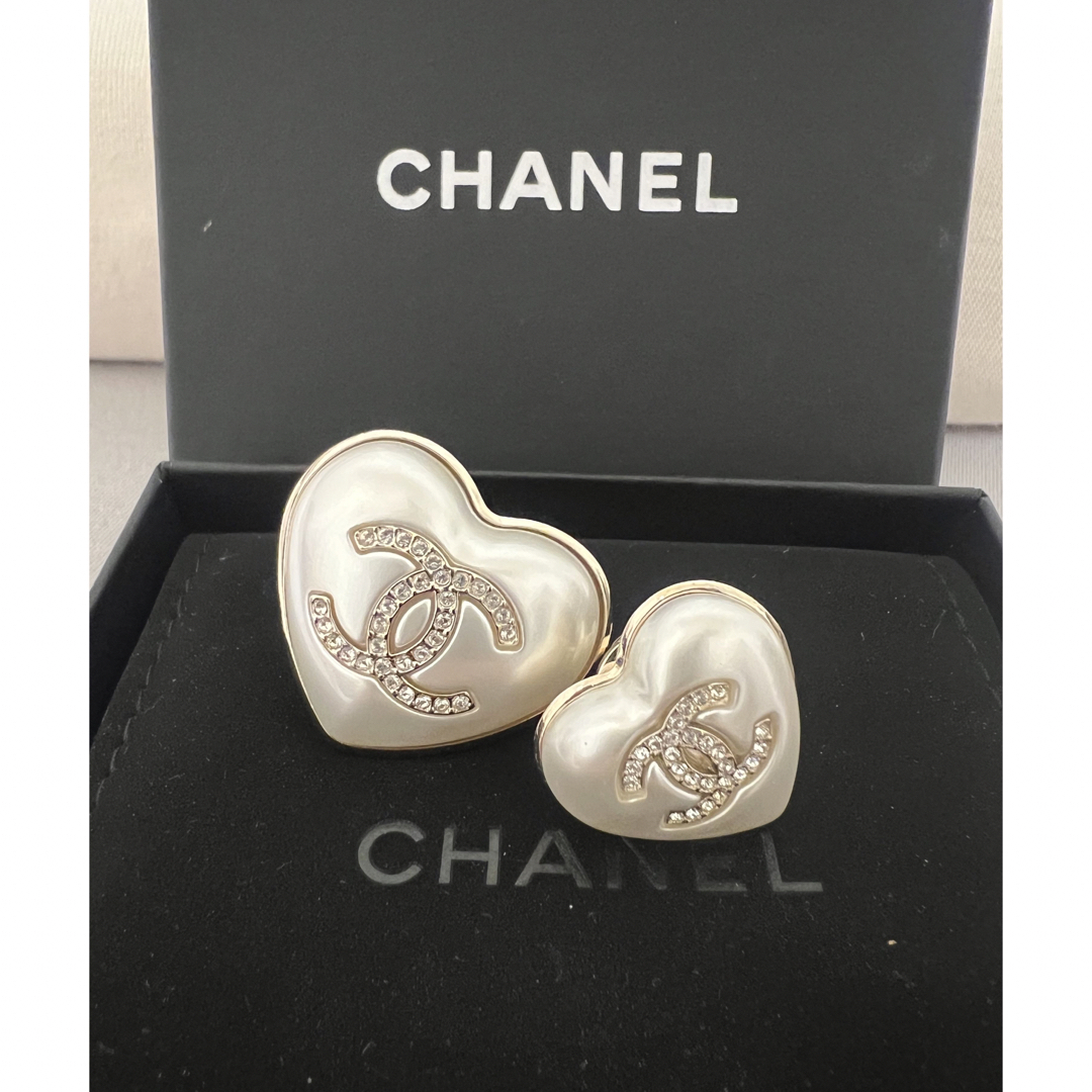 CHANEL(シャネル)のCHANEL シャネル　ハート　ブローチ　レア レディースのアクセサリー(ブローチ/コサージュ)の商品写真