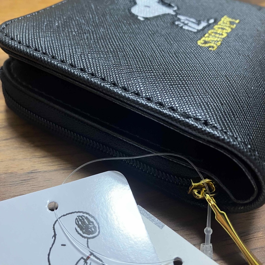 SNOOPY - 【新品タグ付き】 スヌーピー 刺繍 財布 二つ折り 二つ折り