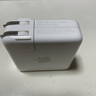 マック(Mac (Apple))のApple 純正　61W USB-C  電源アダプター　中古品(バッテリー/充電器)