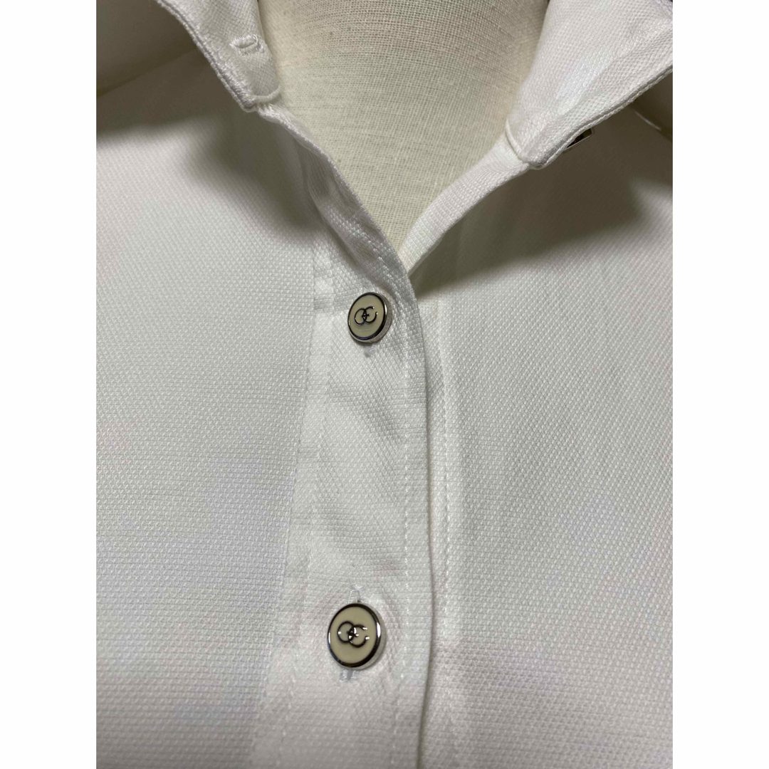 QUEENS COURT(クイーンズコート)のクイーンズコート　シャツ2枚セット　白と黒 レディースのトップス(シャツ/ブラウス(長袖/七分))の商品写真