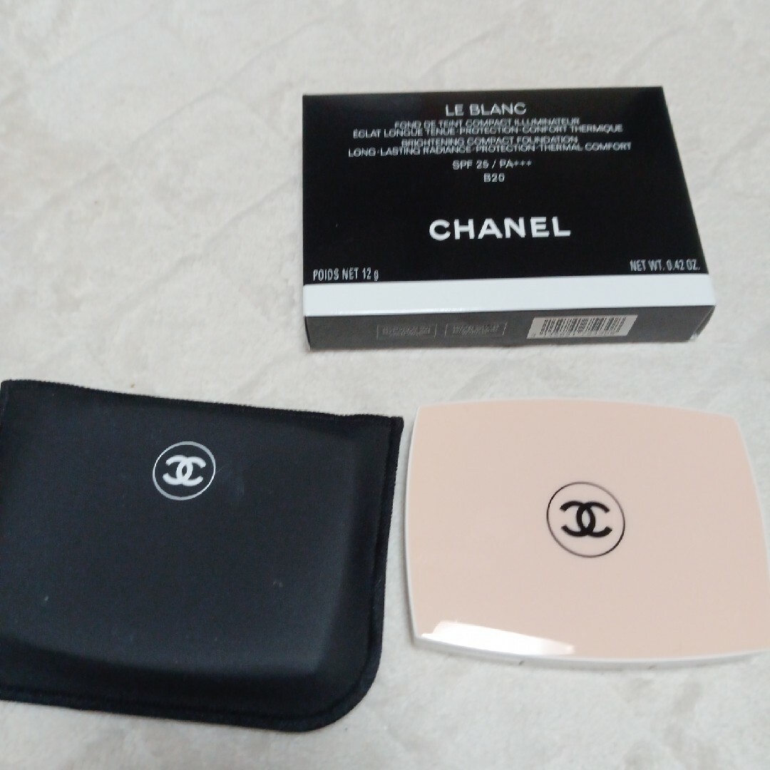 CHANELルブランブライトニングコンパクト