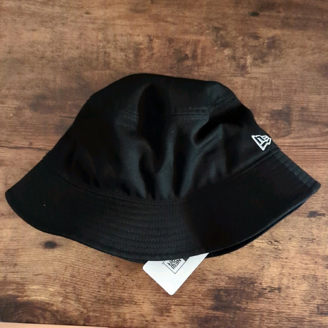 NEW ERA(ニューエラー)の新品未使用 ニューエラ バケットハット 黒 M/L 約59cm 無地 ブラック メンズの帽子(ハット)の商品写真