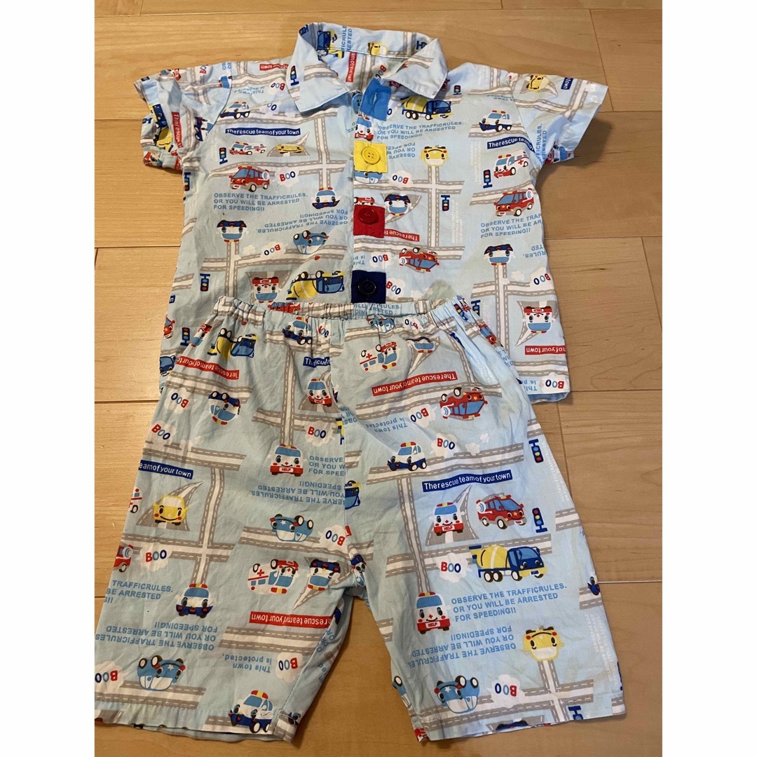 パジャマ　二枚セット　100㎝ キッズ/ベビー/マタニティのキッズ服男の子用(90cm~)(パジャマ)の商品写真