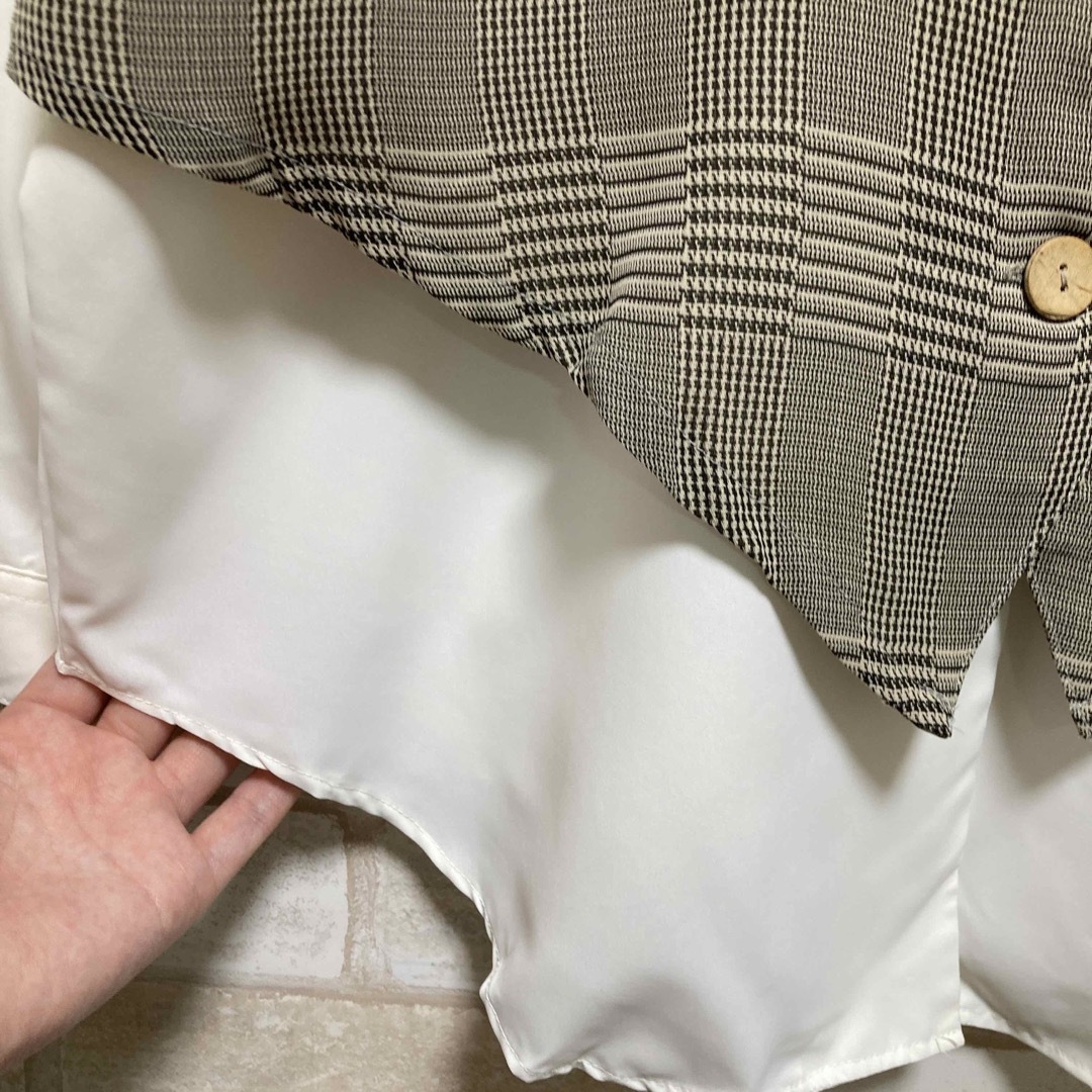 Grimoire(グリモワール)のチェック柄 ベストレイヤード 白シャツ オーバーサイズ レディースのトップス(シャツ/ブラウス(長袖/七分))の商品写真