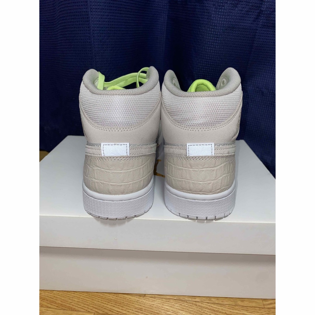 Air Jordan 1 Mid Vast Grey Ghost Green