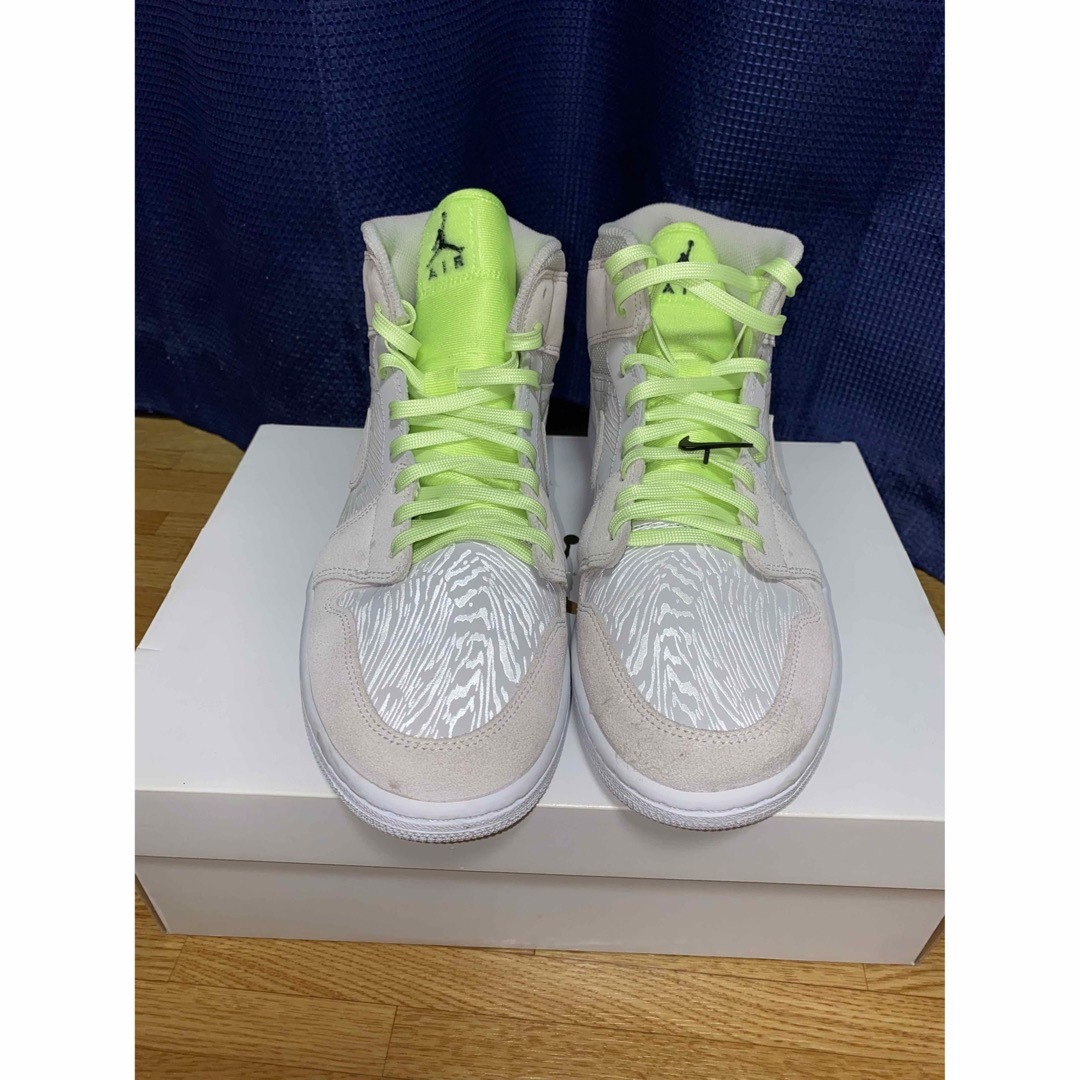 Air Jordan 1 Mid Vast Grey Ghost Green