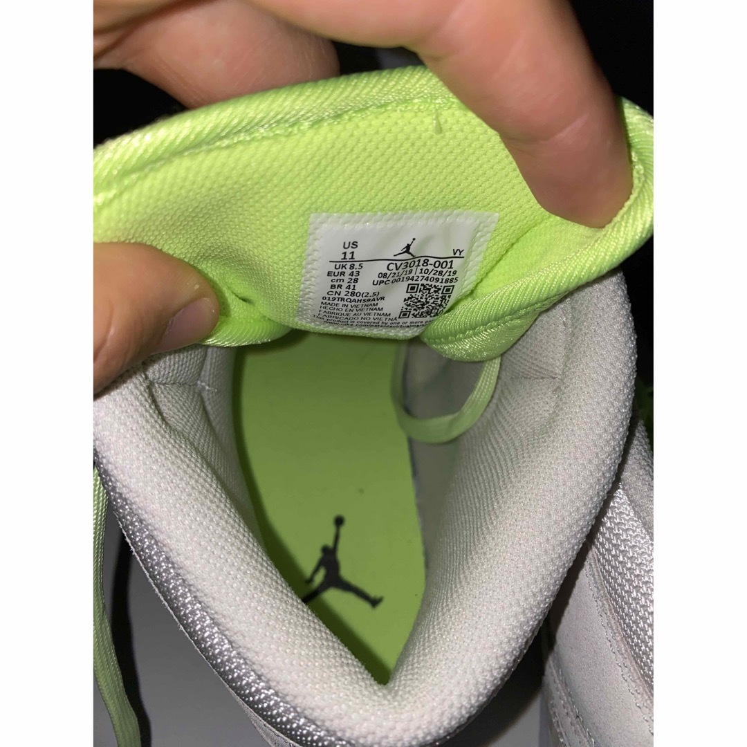 Air Jordan 1 Mid Vast Grey Ghost Green