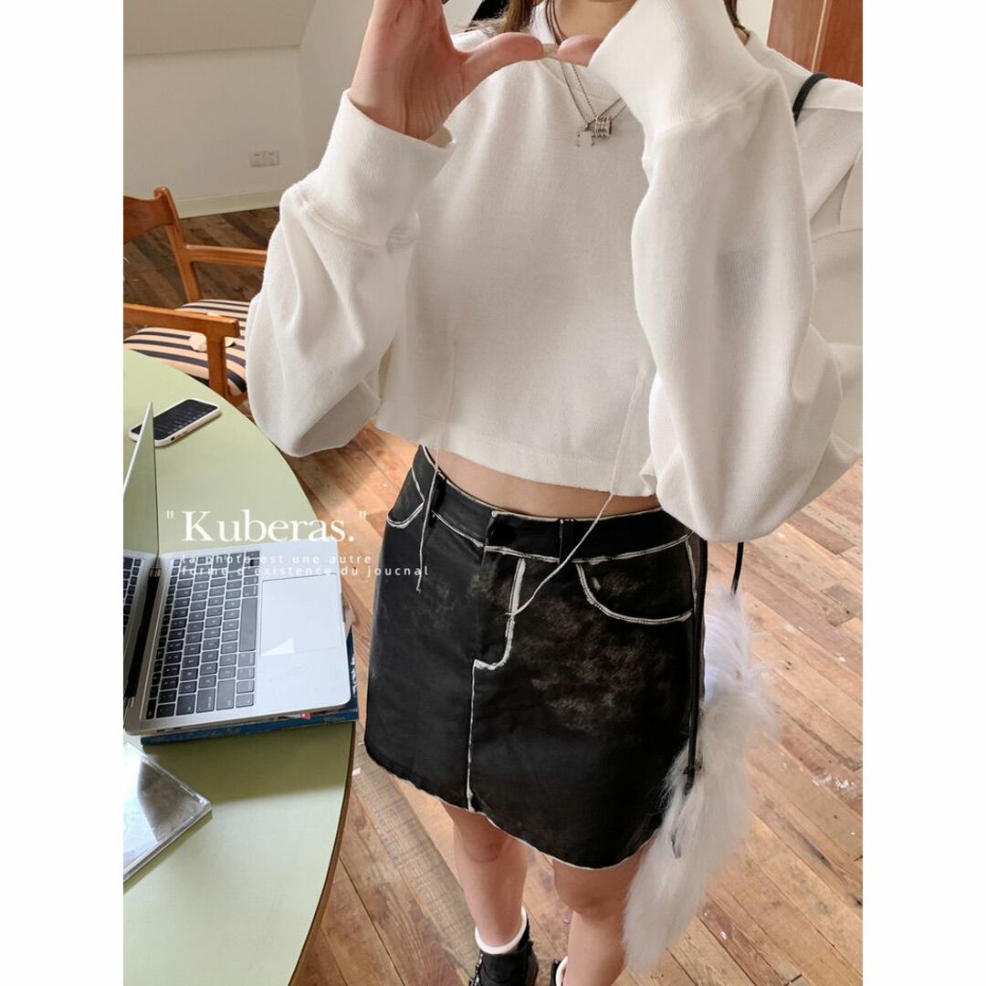 Kuberas バックカットアウト クロップド丈 スウェット