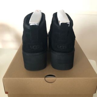 アグ(UGG)のUGG アグプラットフォームムートンブーツクラシックウルトラミニレディース厚底 (ブーツ)