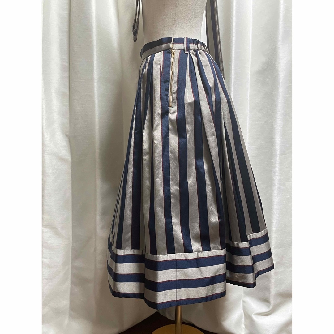 JaneMarple(ジェーンマープル)の【JaneMarple】レジメンスカートとリボンクリップ レディースのスカート(ひざ丈スカート)の商品写真