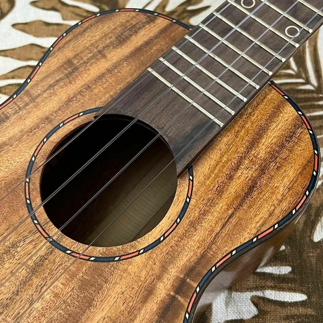 【総単板】カーリー・アカシアコア材のエレキ・コンサートウクレレ【ukulele】