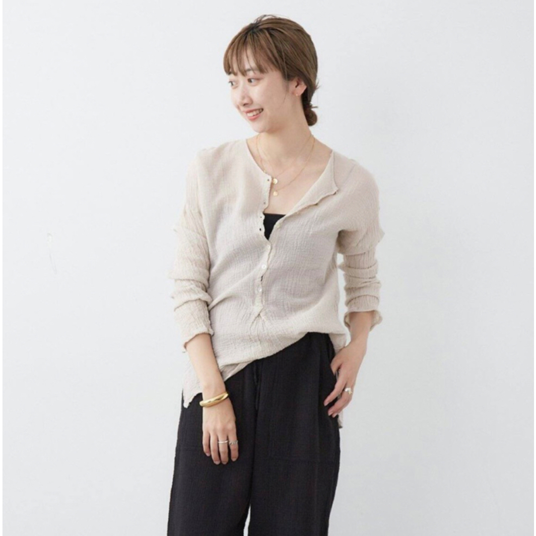 Plage(プラージュ)のPlage アトリエフランセ 別注 HENLY NECK L/SL シャツ レディースのトップス(シャツ/ブラウス(長袖/七分))の商品写真