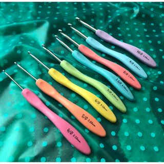 カラフルの編みかぎ針8サイズセット DIY 編み物  手芸 (生地/糸)